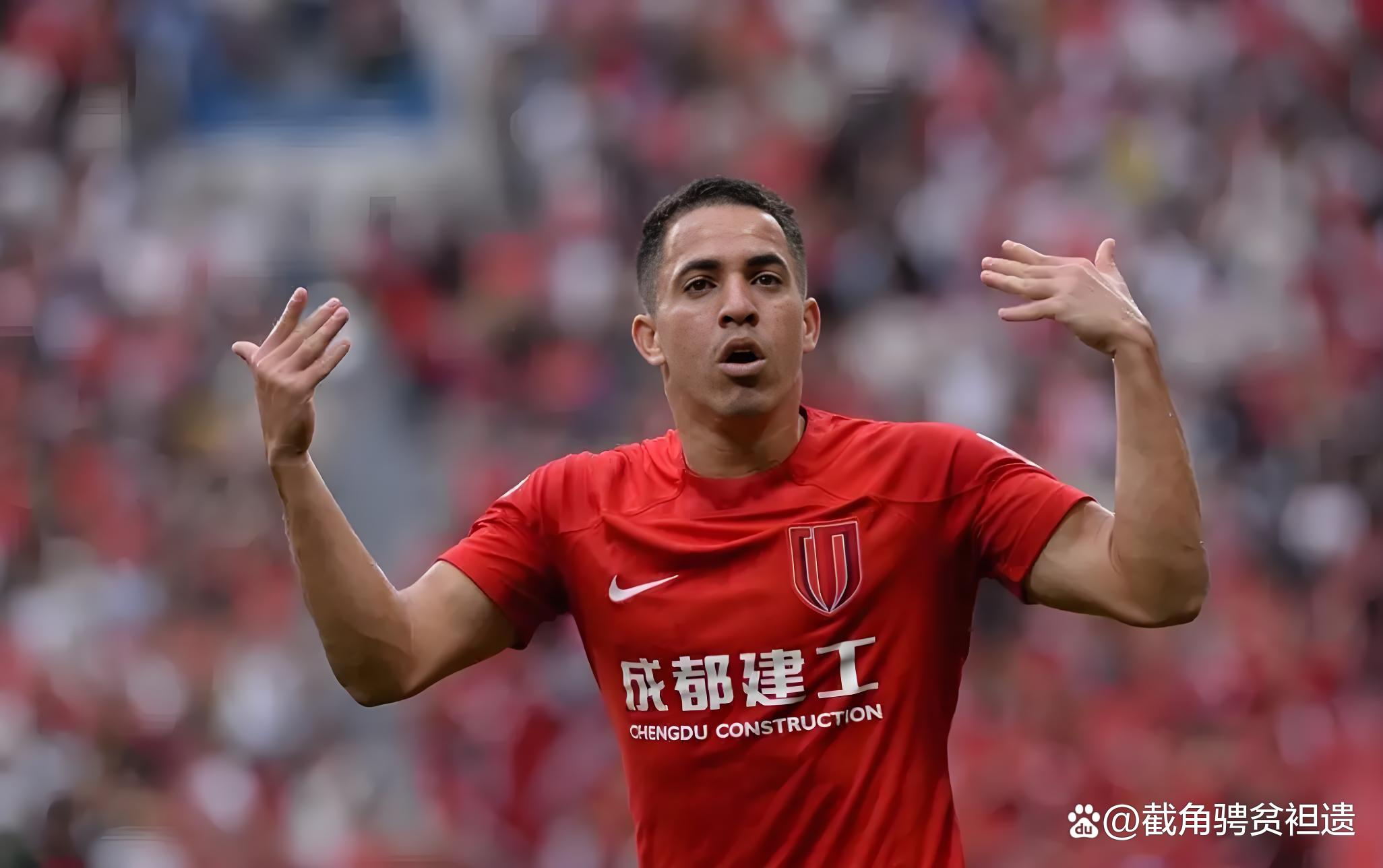 包含今晚成都蓉城备战足总杯，扳平良机细节曝光，赛场秩序良好，球探报告显示潜力的词条