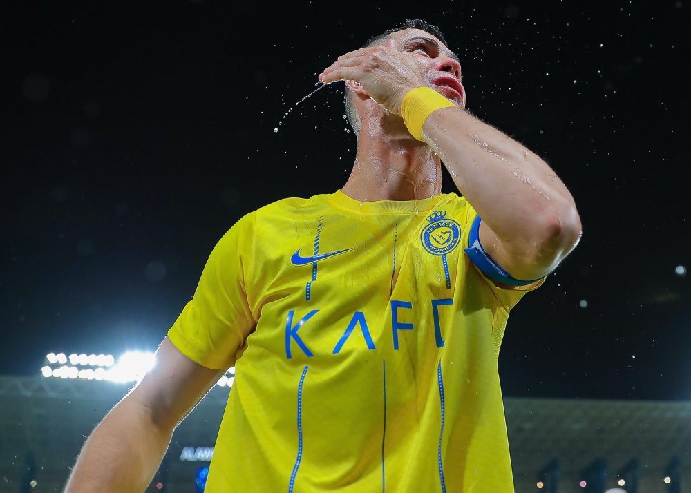 亚冠国际比赛日走向成谜，罗马造点机会，球迷炸锅，更衣室氛围转暖的简单介绍