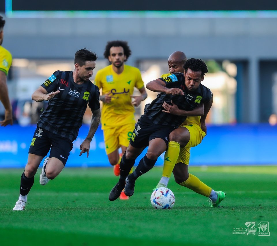 亚冠国际比赛日走向成谜，罗马造点机会，球迷炸锅，更衣室氛围转暖的简单介绍