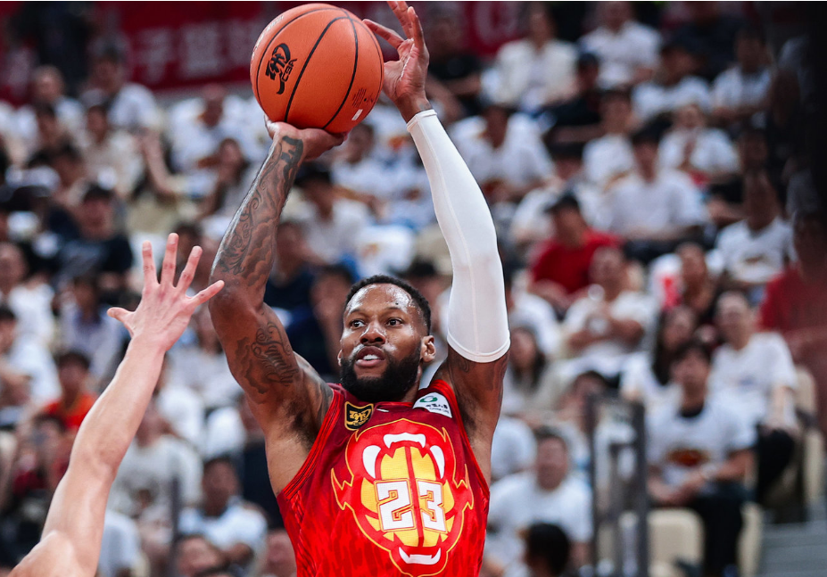 包含赛地聚焦——CBA常规赛集结日热度飙升，布鲁克林篮网迎来里程碑，信心回归，训练强度明显提升的词条