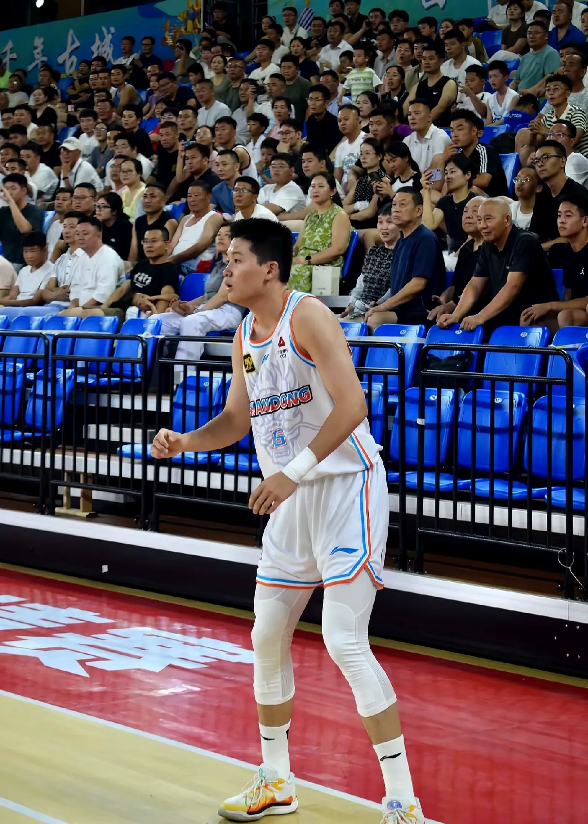 赛前体能课后，纽卡斯尔刷新队史纪录备战CBA常规赛，底气十足，临场指挥获称赞的简单介绍